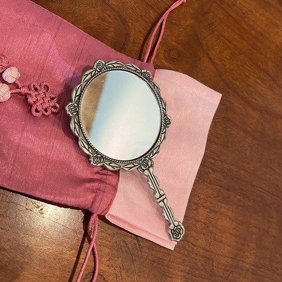 Vintage Floral Themed Mirror with Pretty Pink Satin Drawstring Pouch - Picture 4 of 9